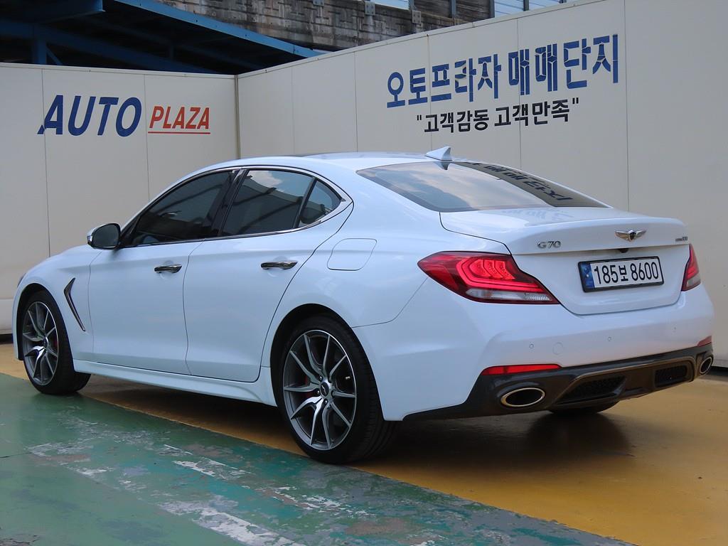 Genesis G70 - Vista 3
