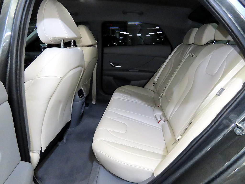 HYUNDAI Avante - Vista 9