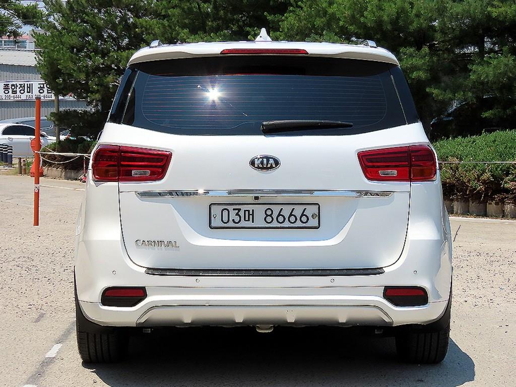 KIA Carnival - Vista 6