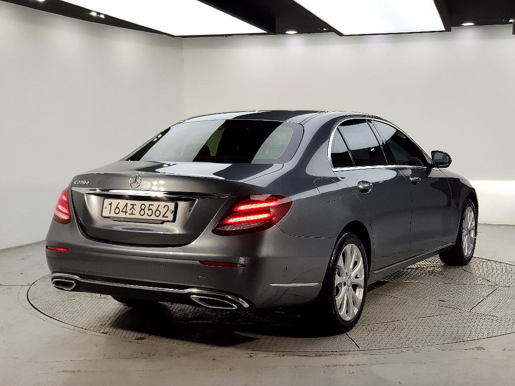 Mercedes Benz E class - Vista 6