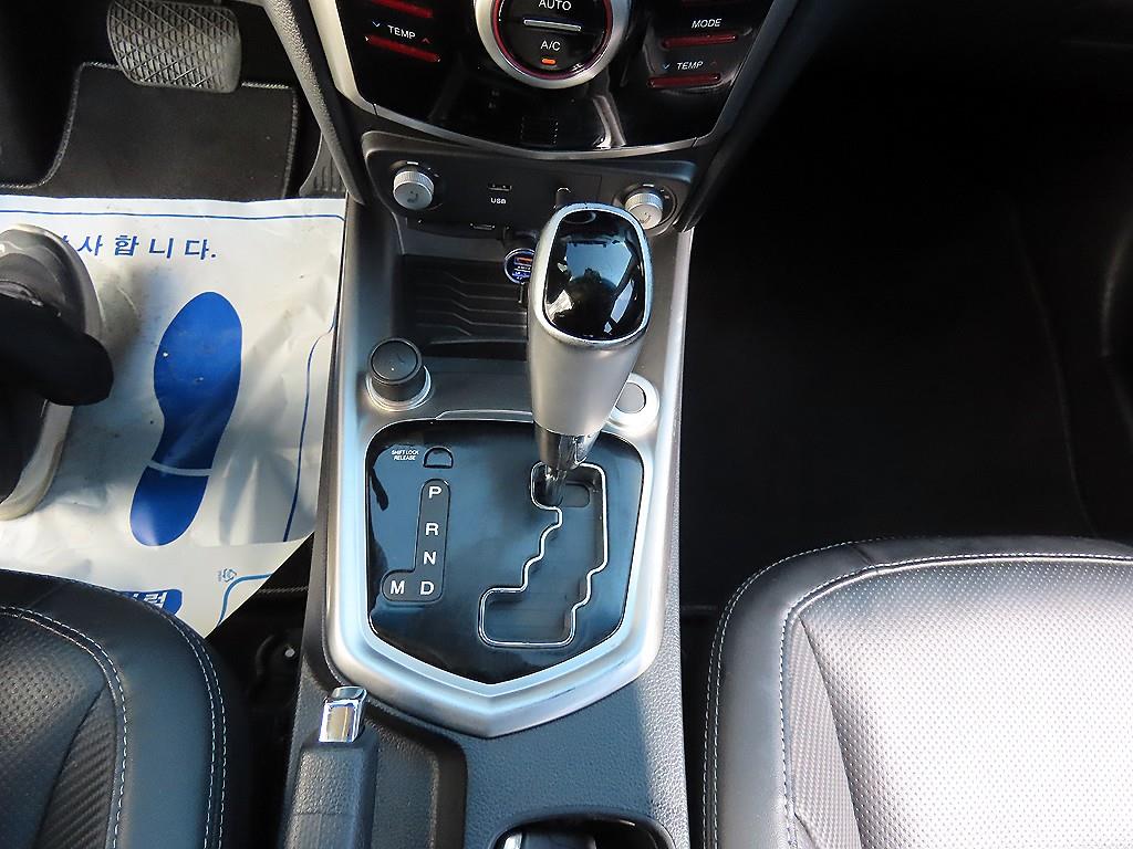 Ssangyong Tivoli - Vista 12