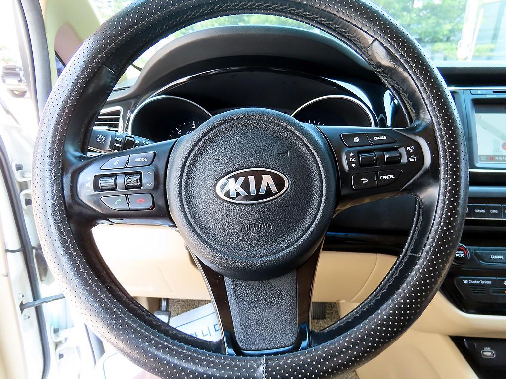 KIA Carnival - Vista 11