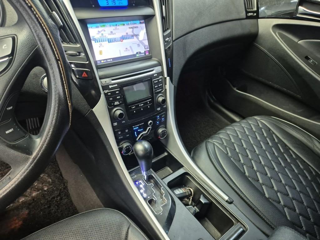 HYUNDAI Sonata - Vista 12