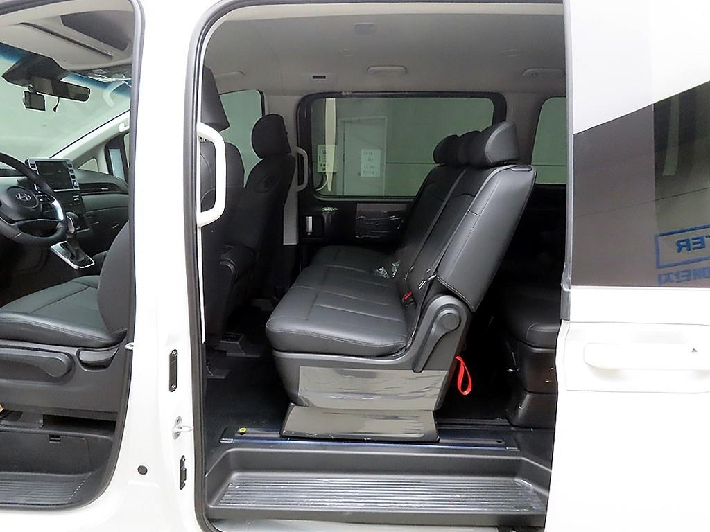 HYUNDAI Staria - Vista 8