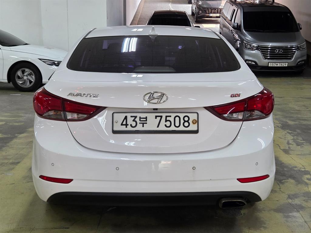 HYUNDAI Avante - Vista 6