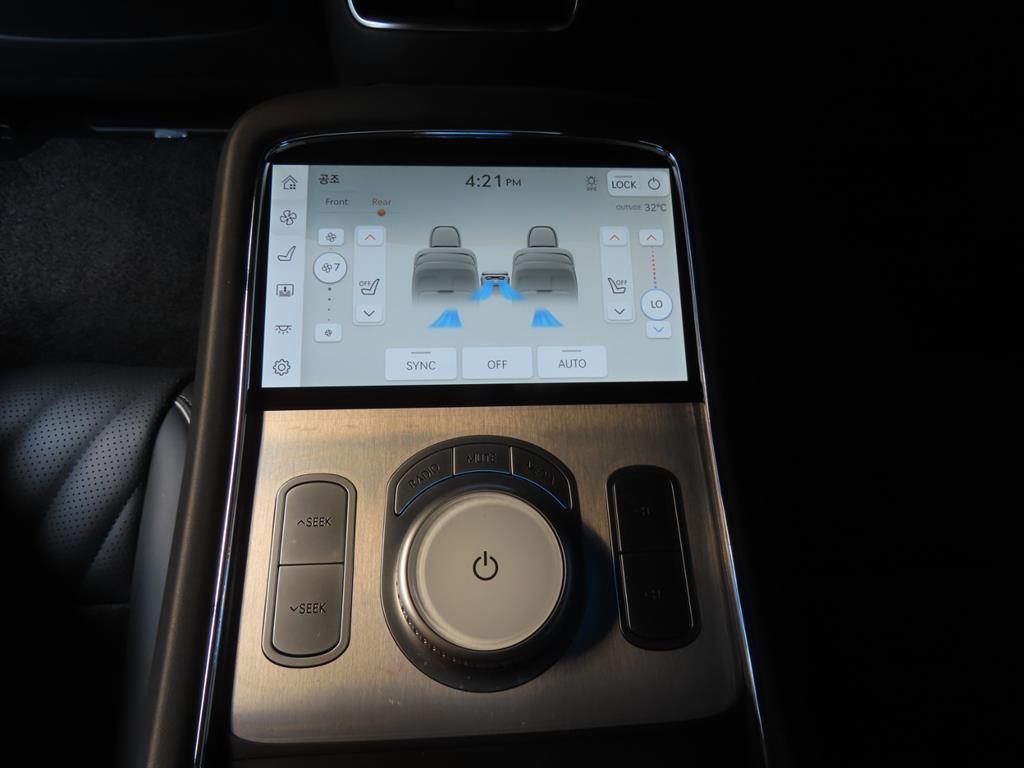 Genesis G90 - Vista 10