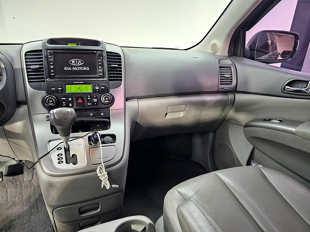 KIA Carnival - Vista 11