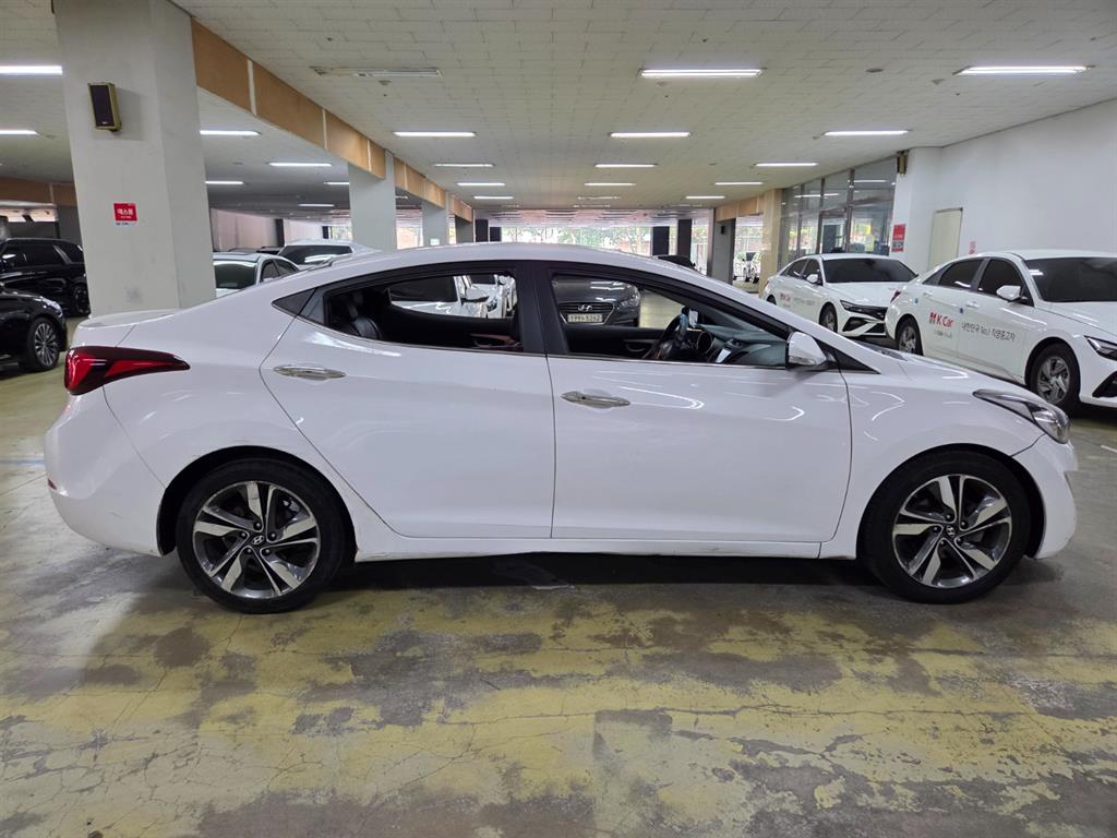 HYUNDAI Avante - Vista 7