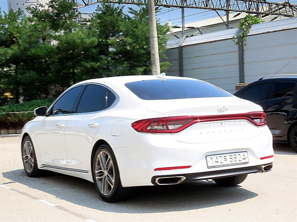 HYUNDAI Grandeur - Vista 3