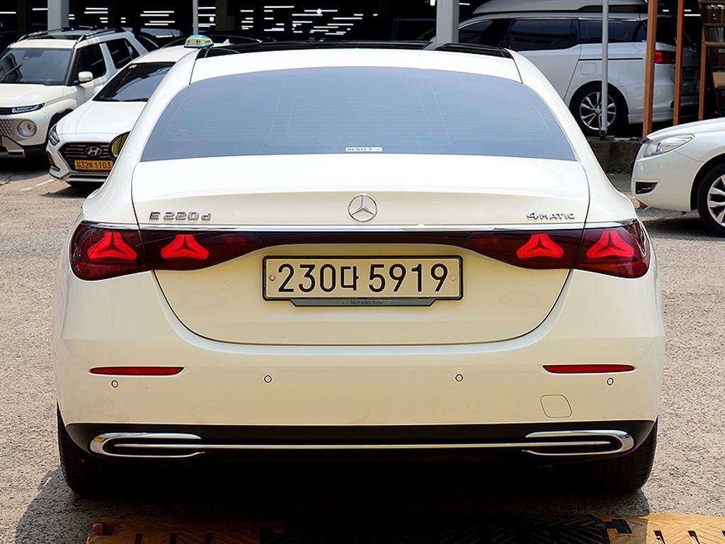 Mercedes Benz E class - Vista 3