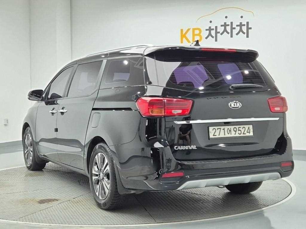 KIA Carnival - Vista 2