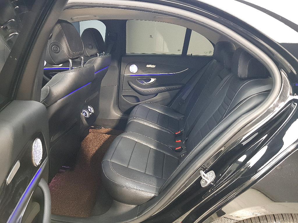Mercedes Benz E class - Vista 11