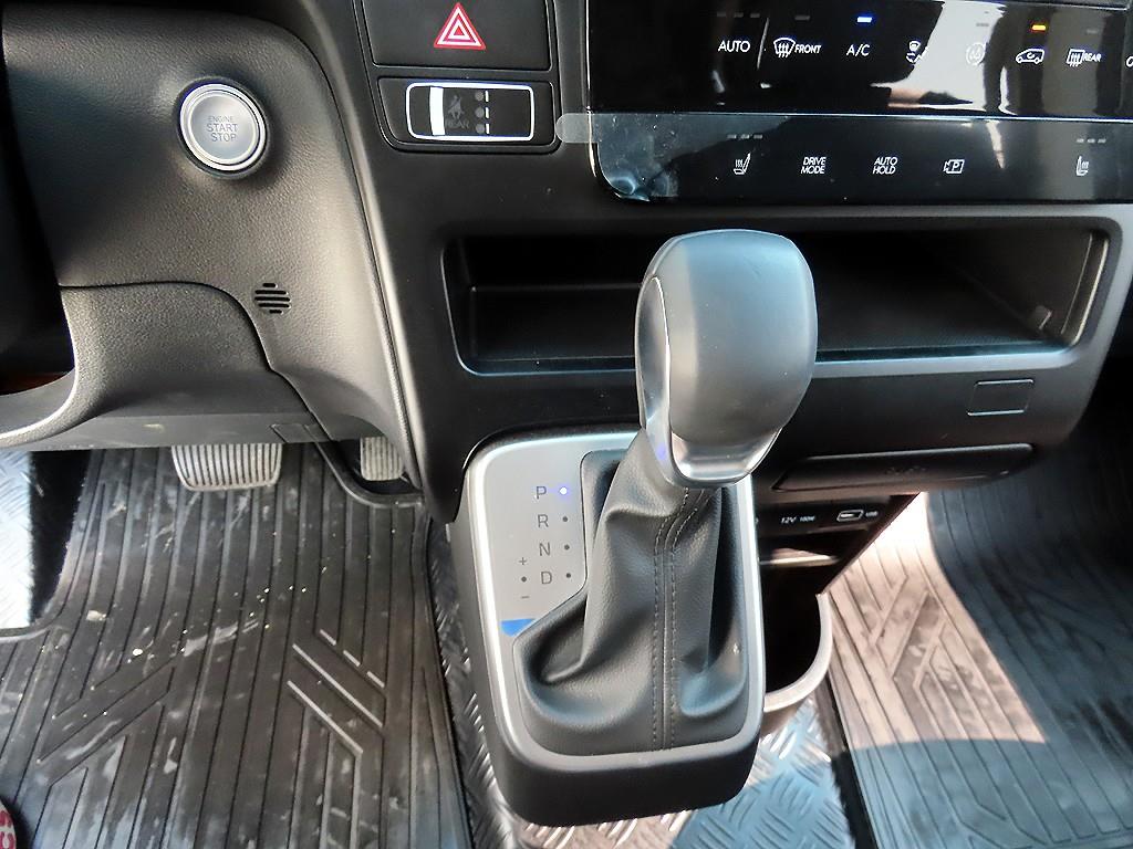 HYUNDAI Staria - Vista 12