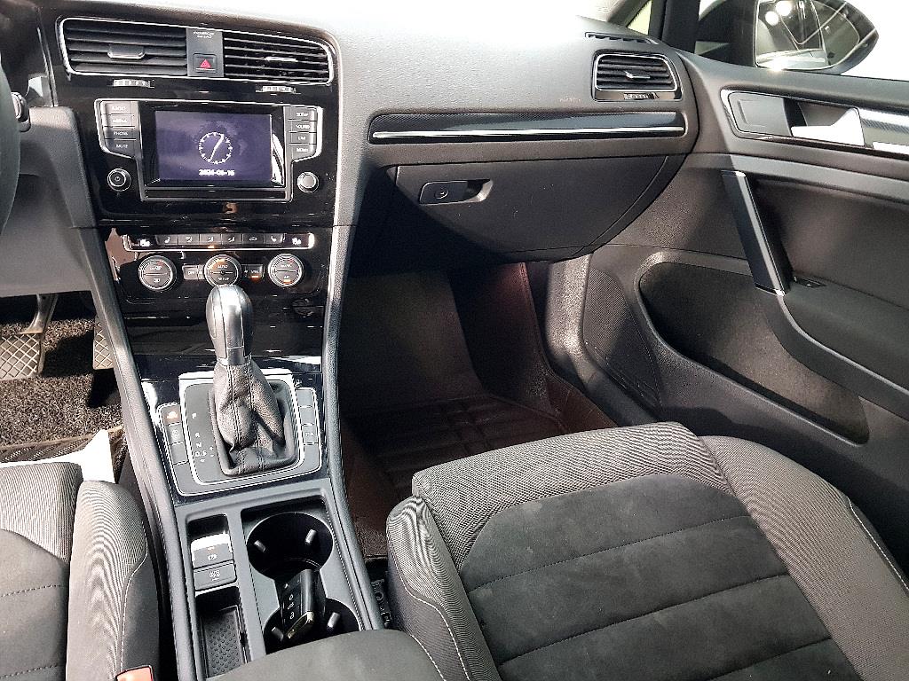 Volkswagen Golf - Vista 12