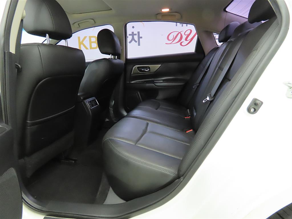 Nissan Altima - Vista 8