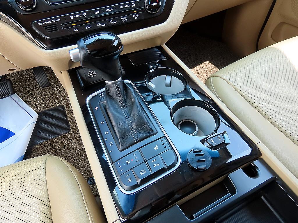 KIA Carnival - Vista 12
