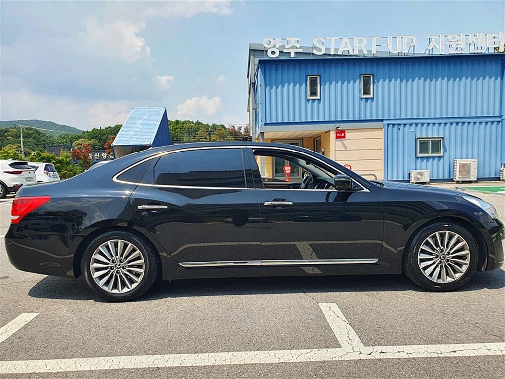 HYUNDAI Equus - Vista 9