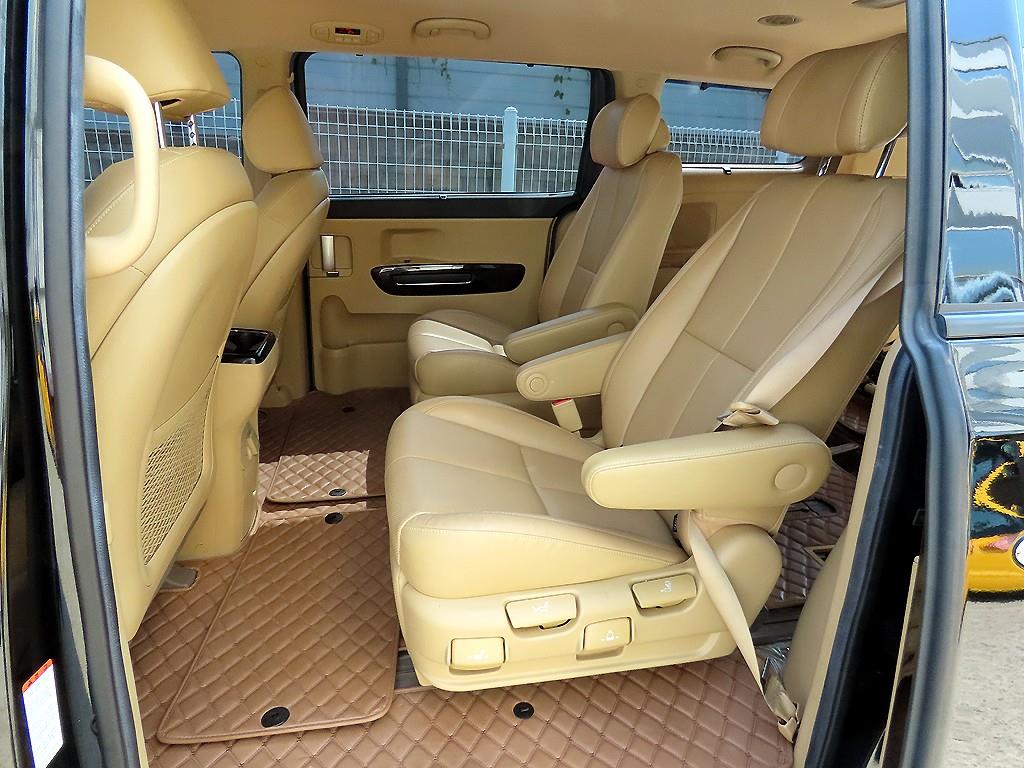 KIA Carnival - Vista 8