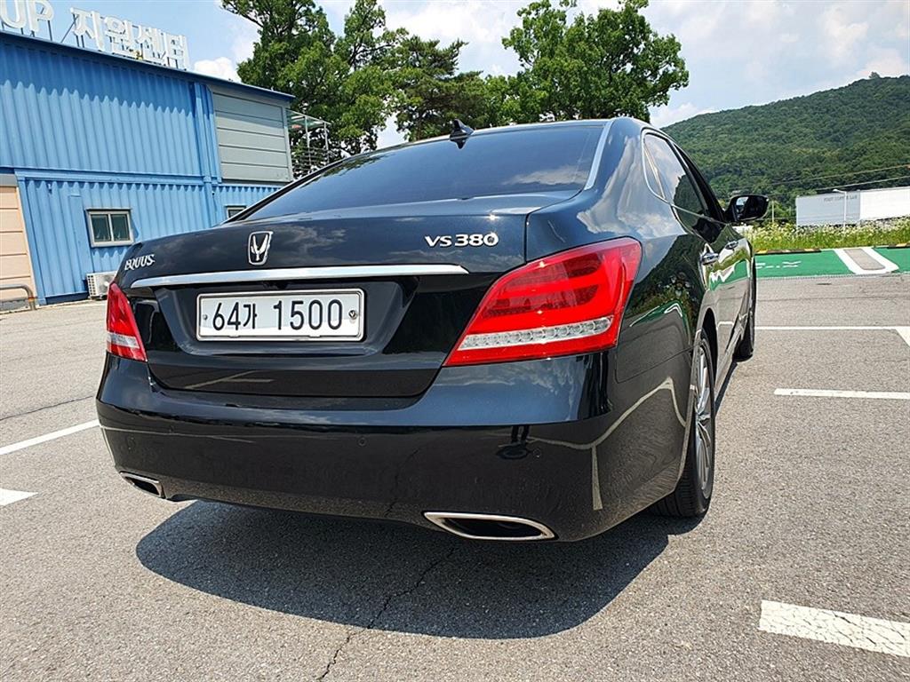 HYUNDAI Equus - Vista 8