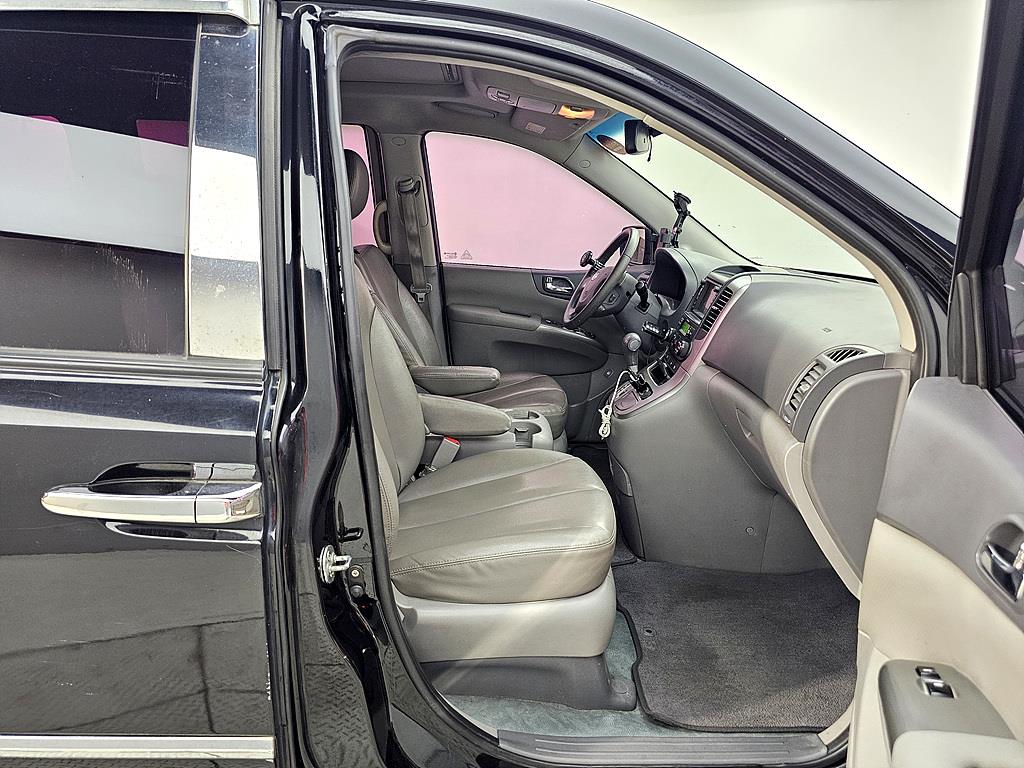 KIA Carnival - Vista 12