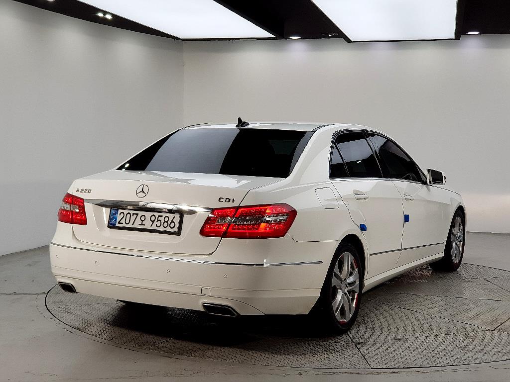 Mercedes Benz E class - Vista 6