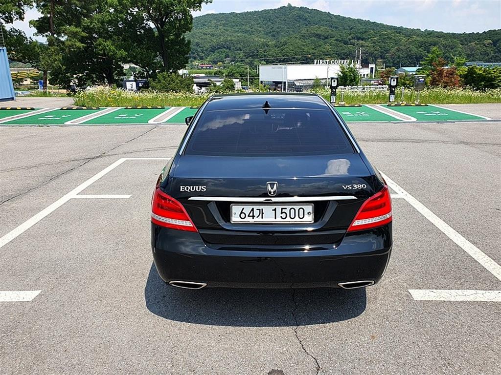 HYUNDAI Equus - Vista 7