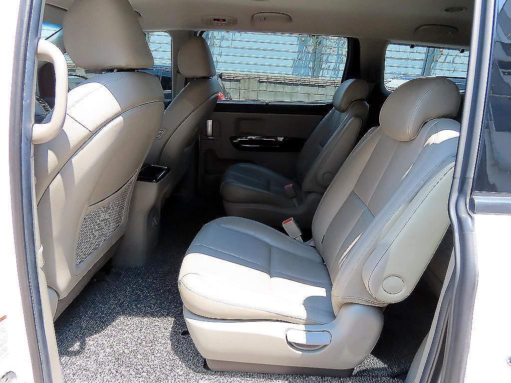 KIA Carnival - Vista 8