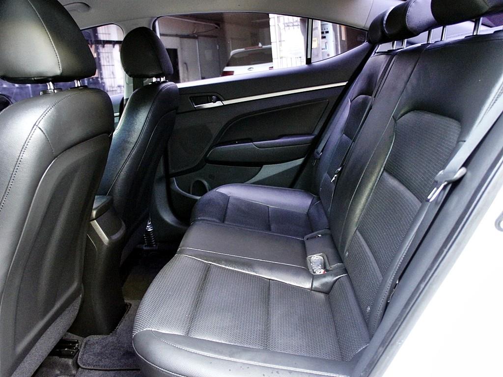 HYUNDAI Avante - Vista 8