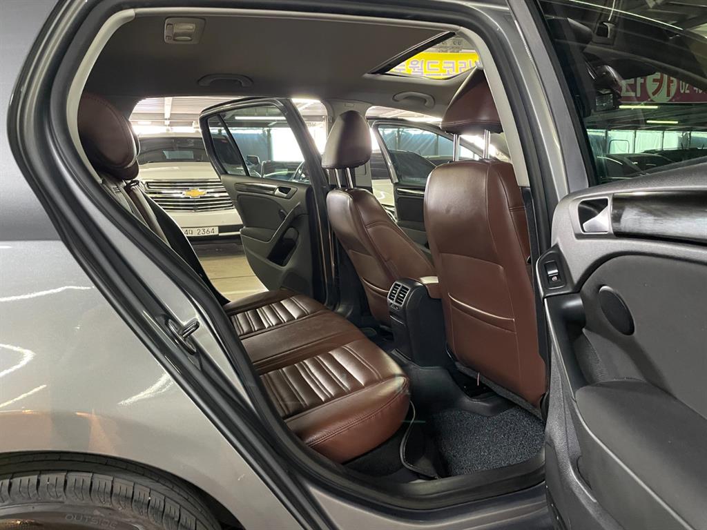 Volkswagen Golf - Vista 12