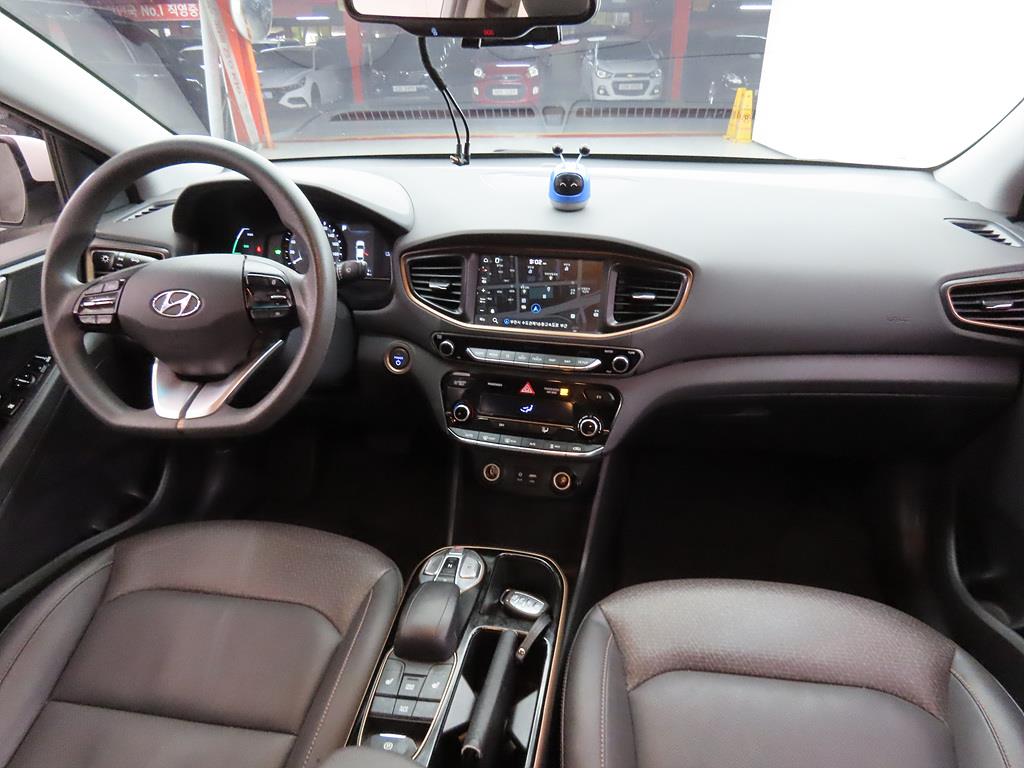 HYUNDAI Ioniq - Vista 7