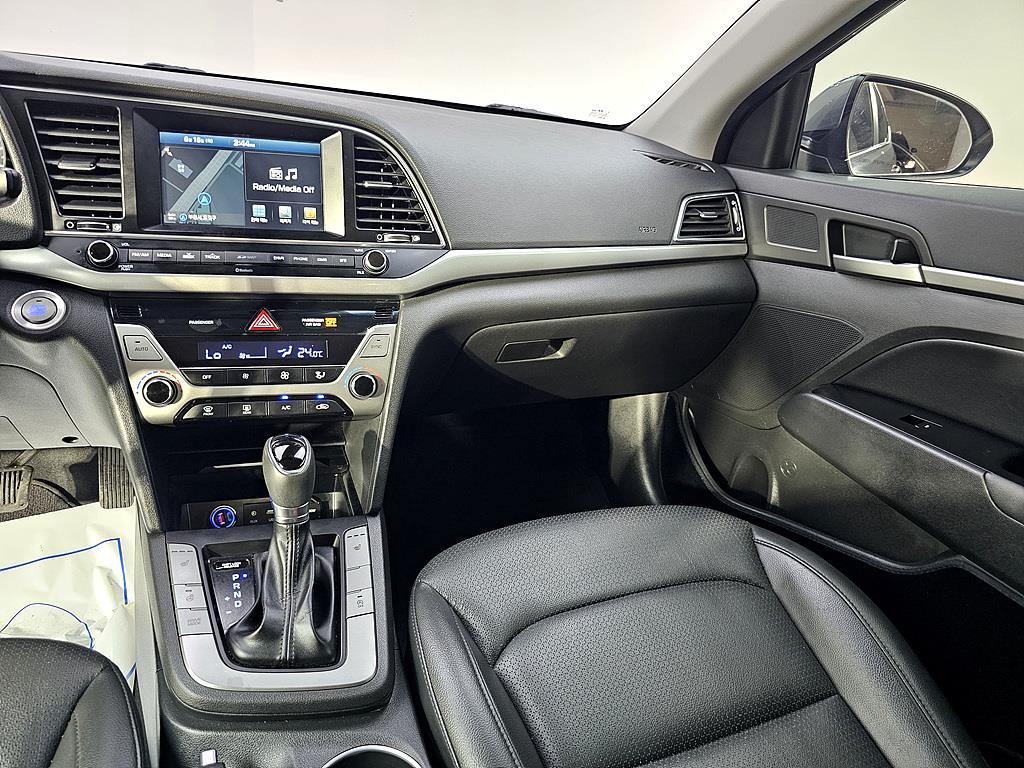HYUNDAI Avante - Vista 12