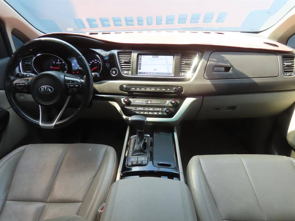 KIA Carnival - Vista 10