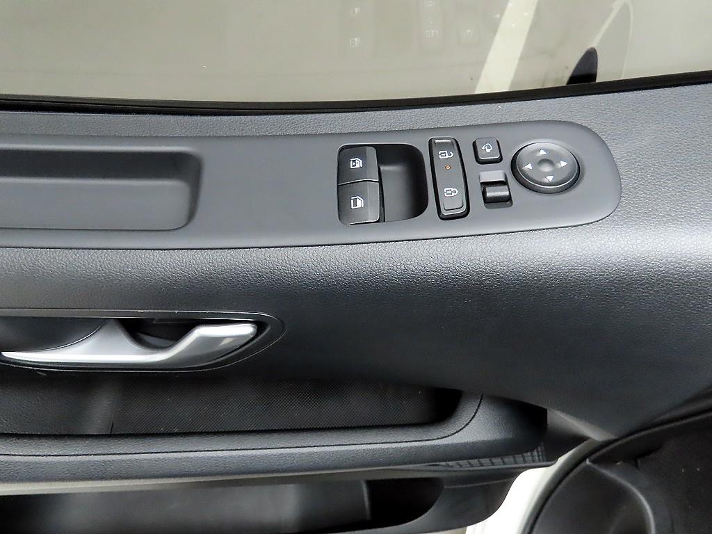HYUNDAI Staria 2025 Blanco - Importación desde Corea - HF Imports Iquique - Foto 13