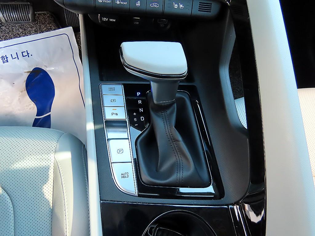 HYUNDAI Avante - Vista 12