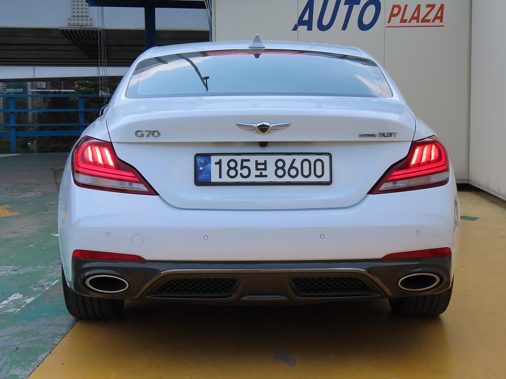 Genesis G70 - Vista 6