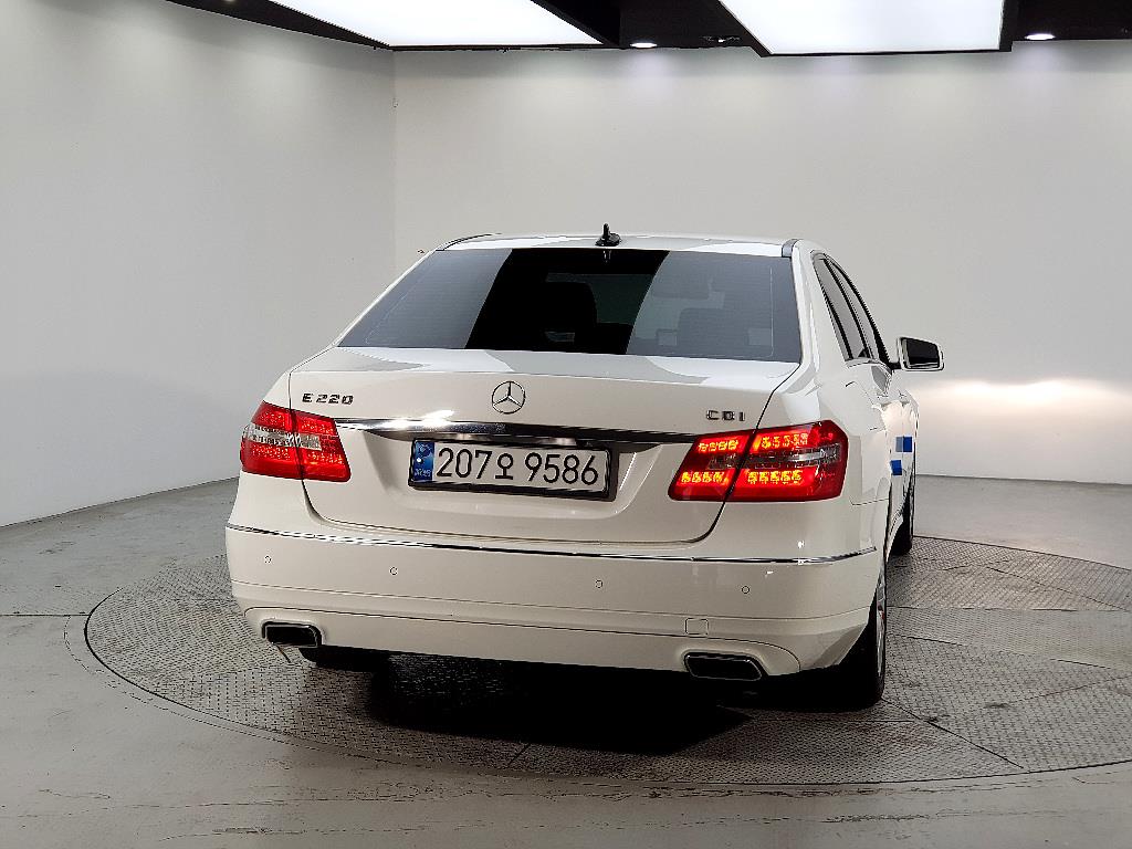 Mercedes Benz E class - Vista 3
