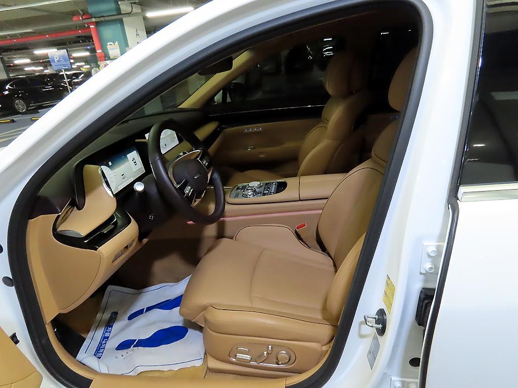 Genesis G90 - Vista 8