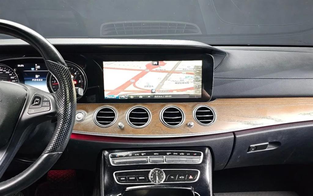 Mercedes Benz E class - Vista 11