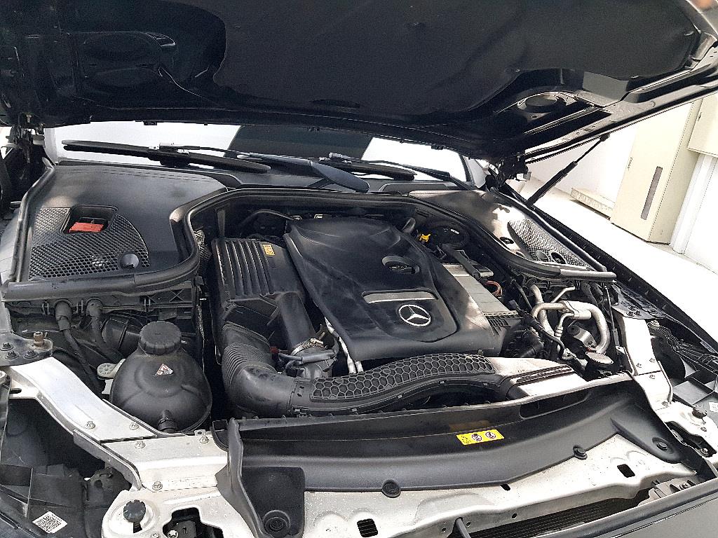 Mercedes Benz E class - Vista 8