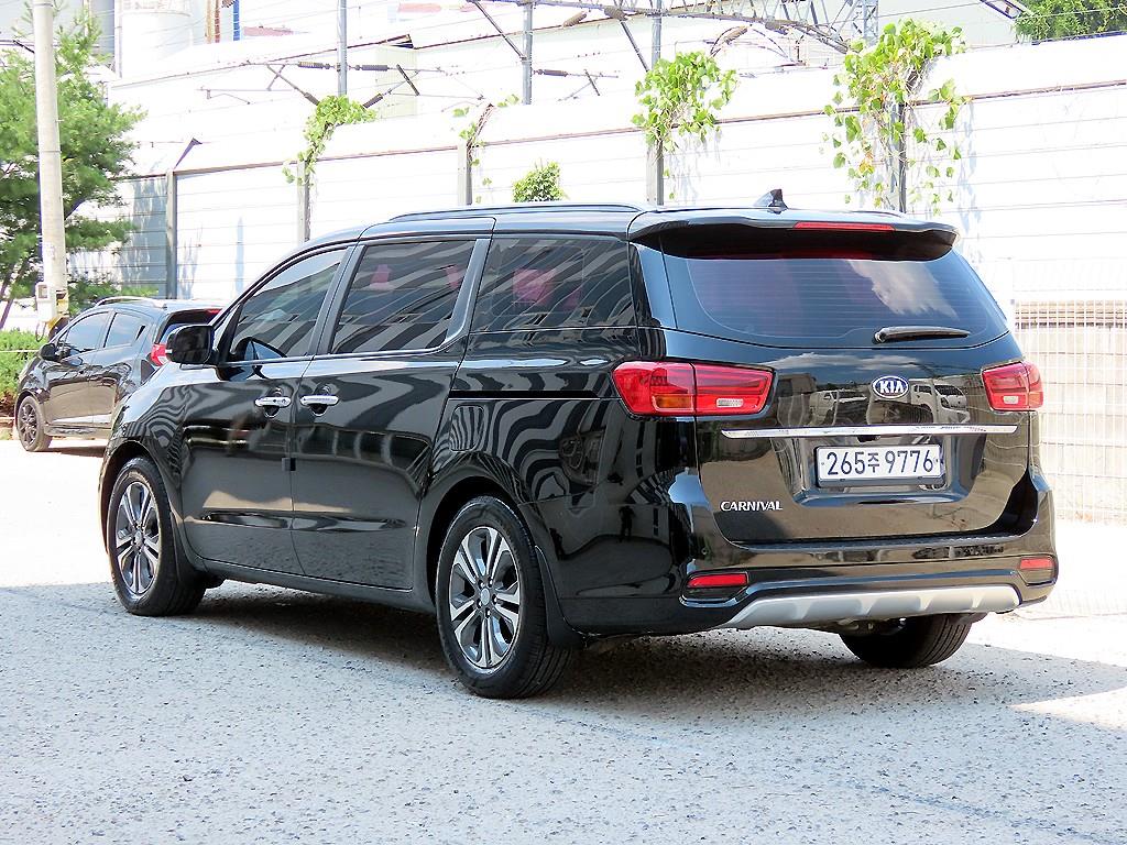 KIA Carnival - Vista 3