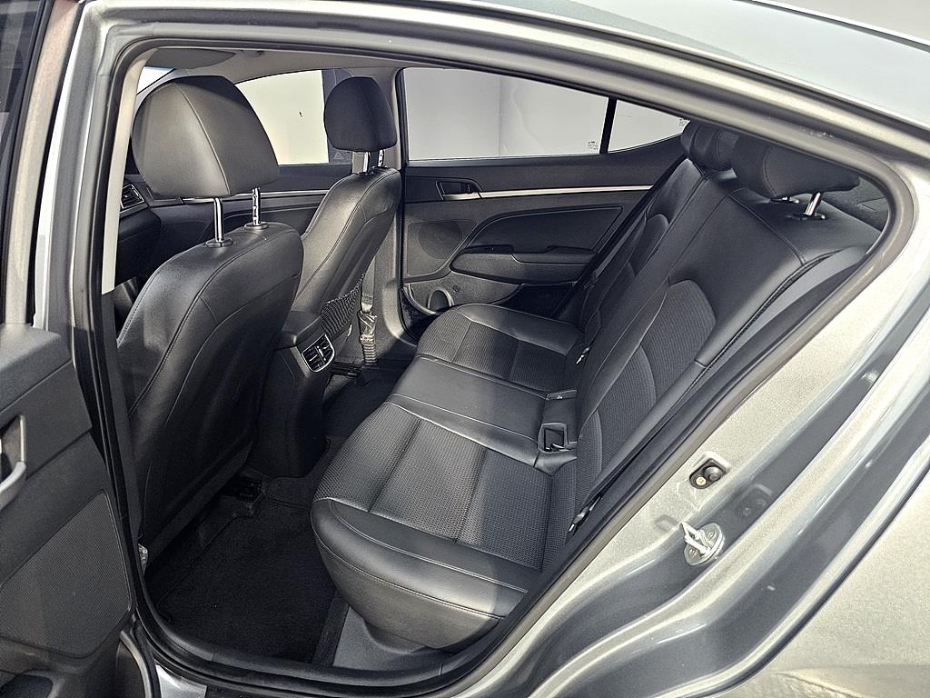 HYUNDAI Avante - Vista 11