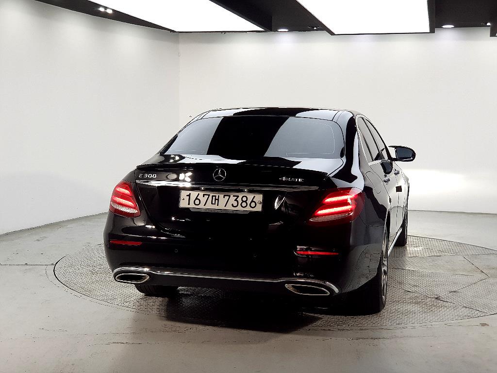 Mercedes Benz E class - Vista 3