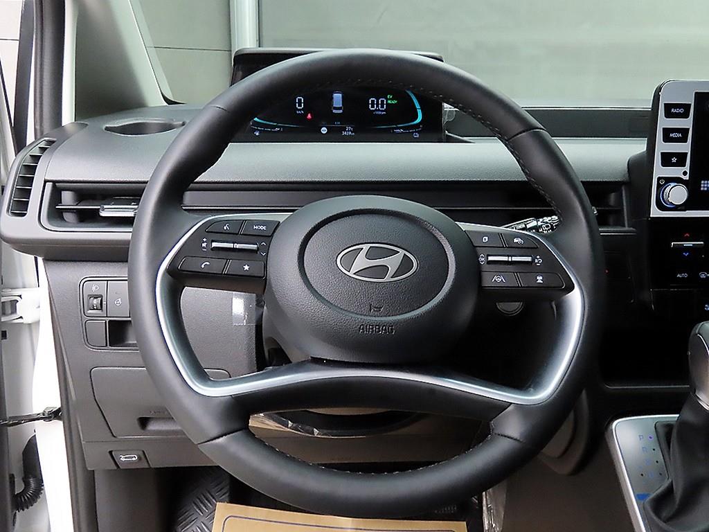 HYUNDAI Staria - Vista 11