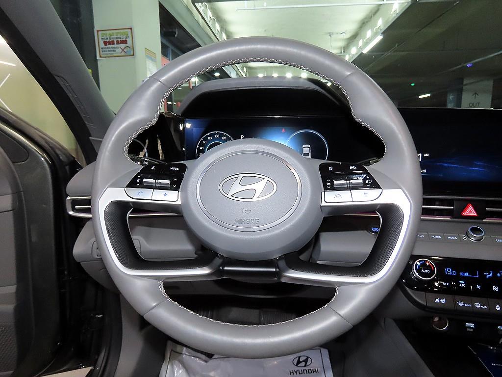 HYUNDAI Avante - Vista 10