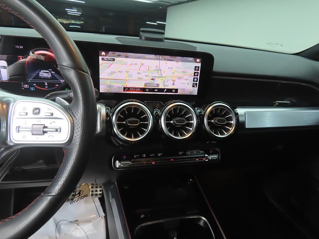 Mercedes Benz GLB Class - Vista 12