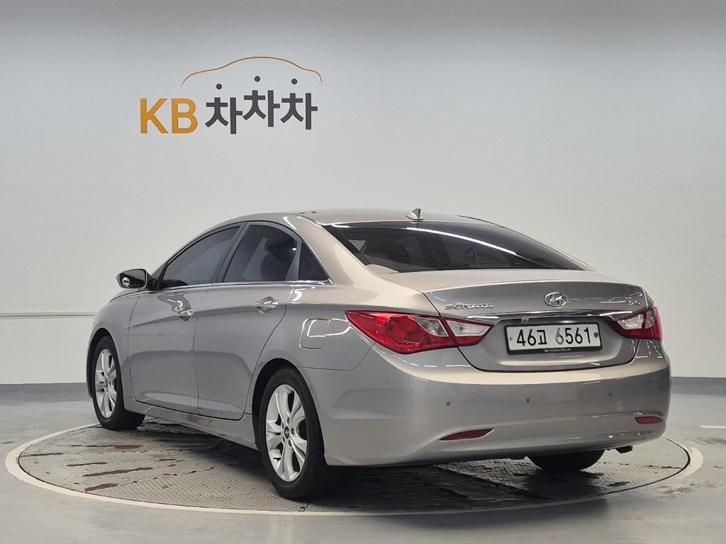 HYUNDAI Sonata - Vista 2