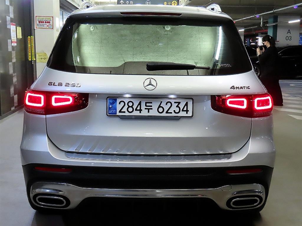Mercedes Benz GLB Class - Vista 7