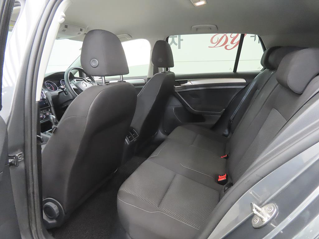 Volkswagen Golf - Vista 8