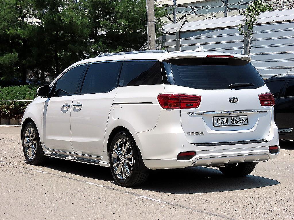 KIA Carnival - Vista 3