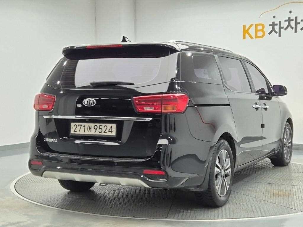KIA Carnival - Vista 3